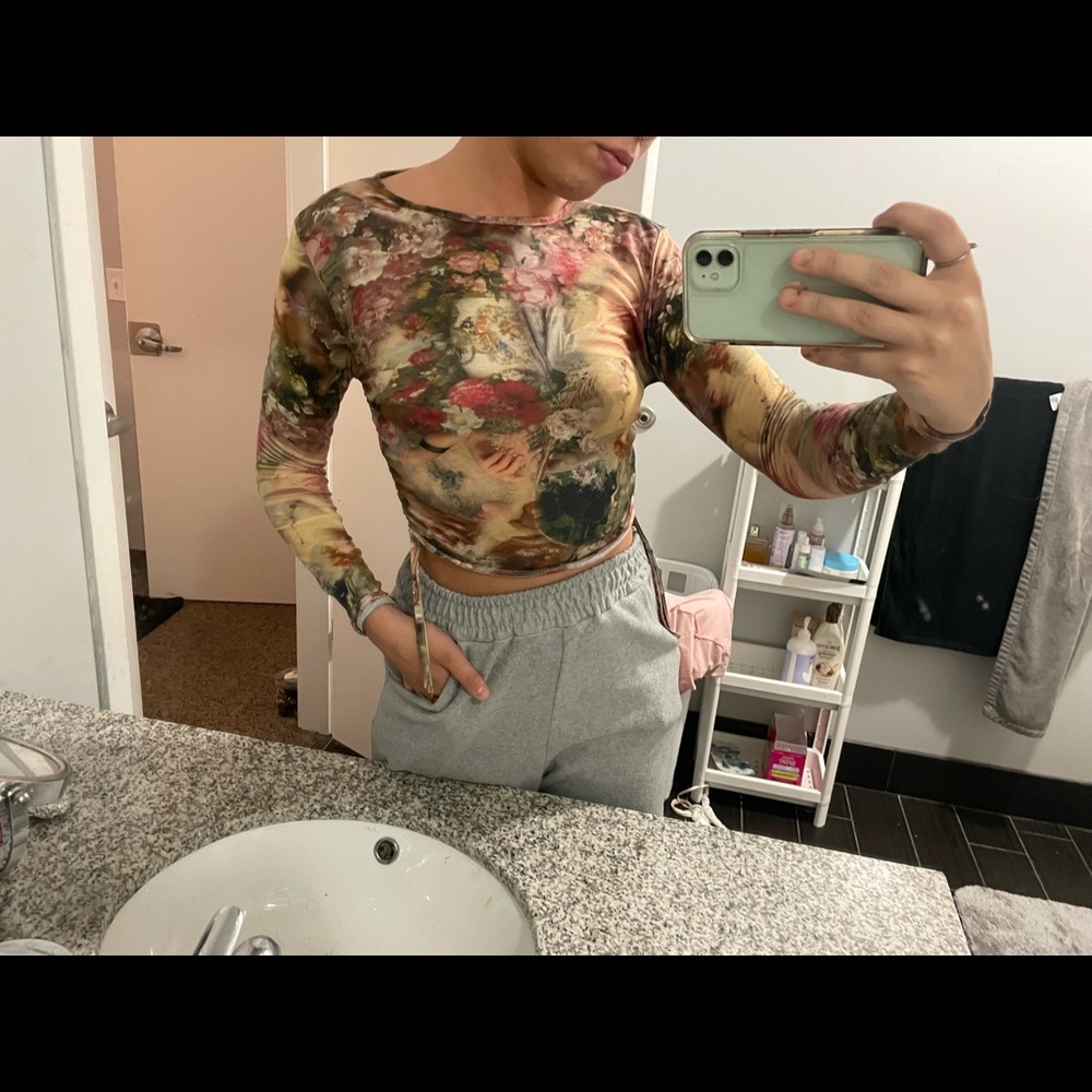 PLT Renaissance ruched side multicolor long sleeve crop top!